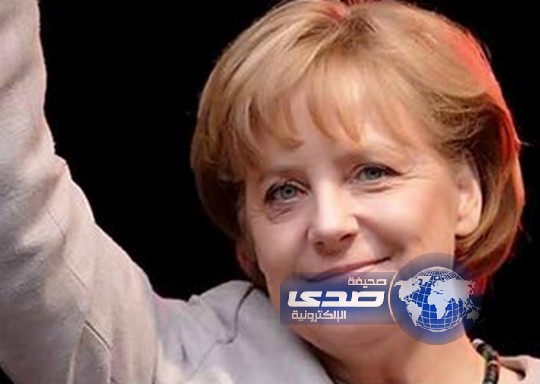 بالفيديو : أول ظهور لميركل بالعكاز بعد إصابتها بكسر في الحوض أثناء التزلج