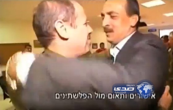 بالفيديو..عناق رجال أعمال بغزة مع ضباط إسرائيليين يثير جدلا فلسطينيا