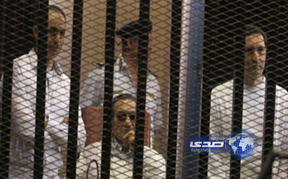 مبارك يصاب بوعكة صحية خلال جلسة إعادة محاكمته