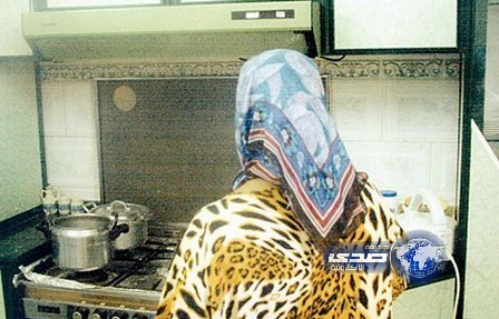 خادمة تسكب الشاي المغلي على ابن كفيلها