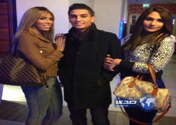 اتهام محمد عساف بالتطبيع بعد ظهوره مع فتاتين من عرب 48