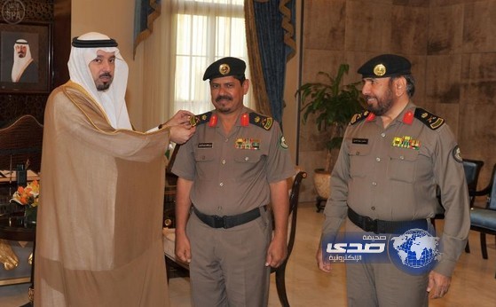 أمير منطقة مكة المكرمة يقلد مدير إدارة مرور جدة رتبة لواء
