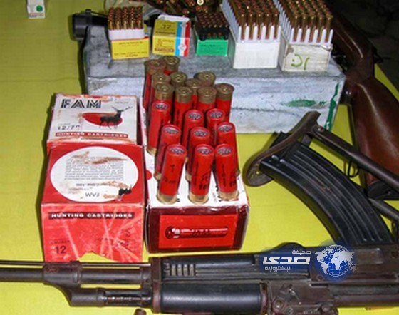 دوريات حرس الحدود بالدائر تحبط عمليتي تهريب أسلحة وألعاب نارية