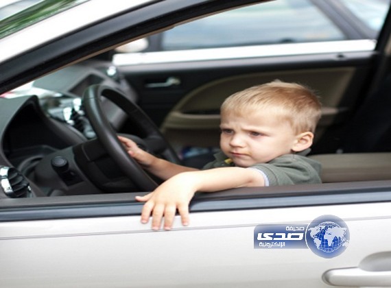 سقوط طفل عشرة اعوام يقود سيارة في حفرة