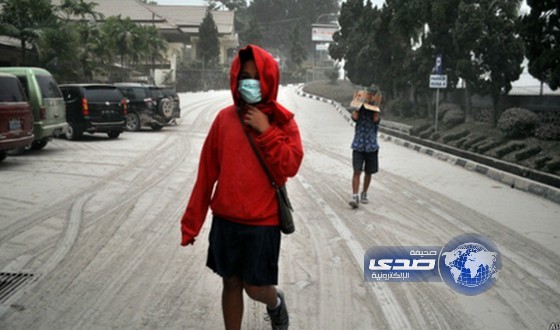 بركان إندونيسيا يدفع آلاف السكان للفرار