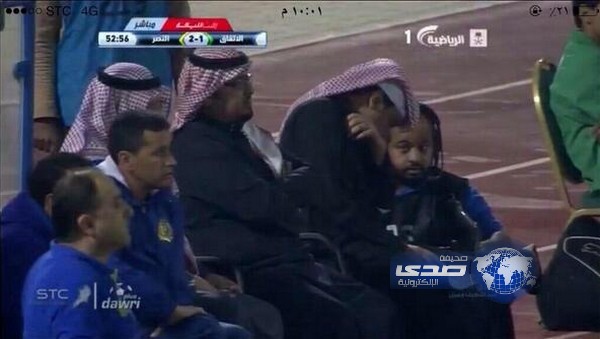 مصور القناة الرياضية ويش قاعد يوري احتياطي النصر!!