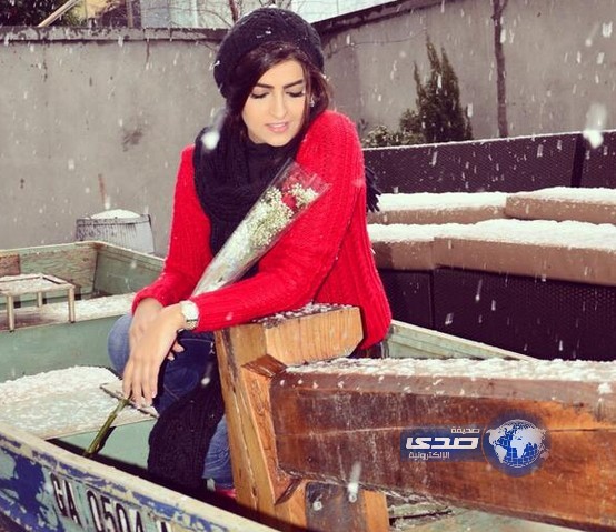 غريبة الورد لونه أحمر ماهو اصفر!