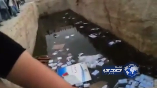 مدني الرياض يباشر حالات غرق إثر سقوط سيارة في حفرة بحي السلي – فيديو