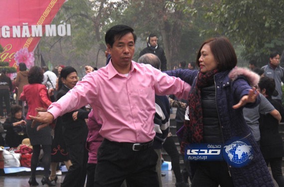 الشرطة الفيتنامية تطلق راقصين في مواجهة متظاهرين!