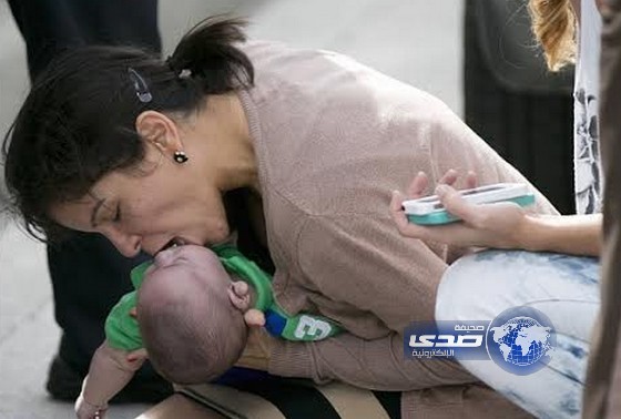 بالصور:تعطيل حركة السير في فلوريدا لإنقاذ حياة رضيع