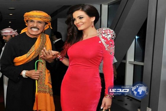 دومينيك حوراني حضن وقبله عبد الله بالخير لي عادية جداً