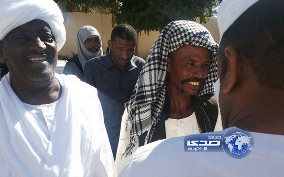 عمر البشير يمنح “نوط الجدارة” لراعي الغنم تقديرا لأمانته