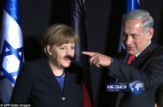 شنب هتلر يعود للحياة على وجه المستشارة الألمانية أنجيلا ميركيل وبيد رئيس الوزراء الإسرائيلي نتنياهو