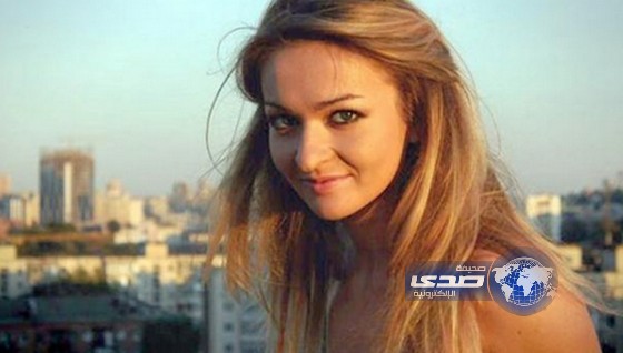 فتاة اوكرانية تنزل للتظاهر فتعود ” مغرمة ” بالشرطي