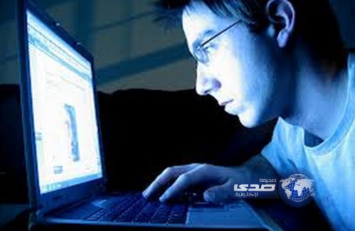 بريطاني يعرض صديقته للبيع في مزاد عبر الإنترنت