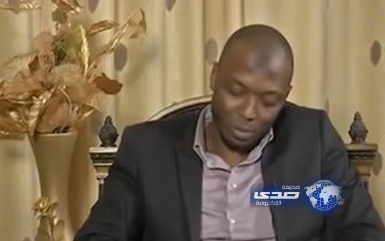 بالفيديو: لاعب تونسي يبكي بشدة عند سؤاله الرسول الكريم