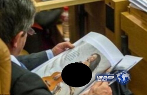 ضبط نائب وهو يشاهد صوراً عارية خلال جلسة البرلمان
