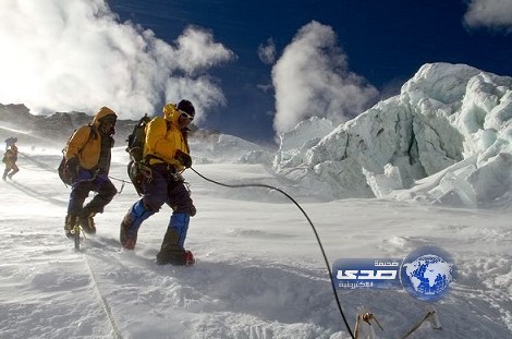 نيبال تشدد الضوابط على متسلقي ايفرست بعد نشوب عراك بينهم