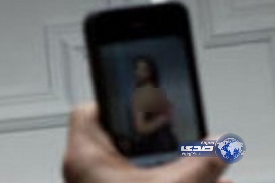 معلم يصور ممرضة و هي عارية أثناء دردشته معها وينشرها على شبكات التواصل