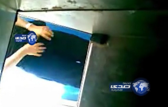 بائع يخصص دورة مياة للتجسس على عورات الفتيات ونزواته دفعته لكشف نفسة!