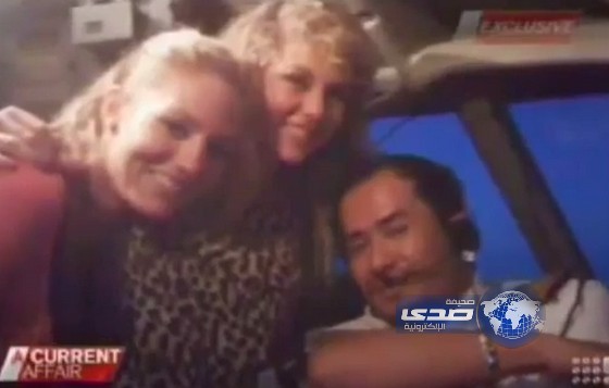 بالفيديو:مساعد طيار الماليزية استضاف شقراء في قمرة القيادة