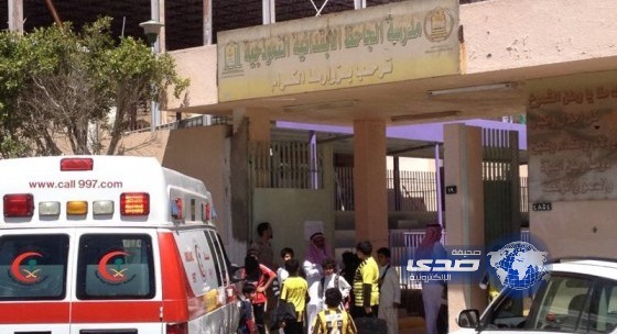 إصابة 3 طلاب ابتدائي إثر تدافعهم بسلم مدرسة بالطائف