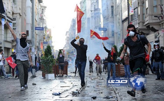استمرار الاحتجاجات والاشتباكات بين الشرطة والمتظاهرين بأسطنبول
