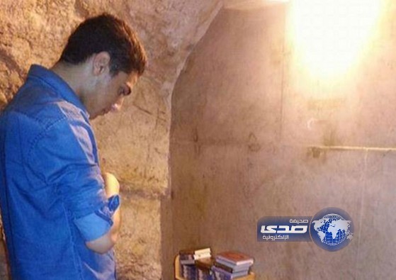 بالصور : الفنان الفلسطيني محمد عساف يصلى في المسجد الأقصى