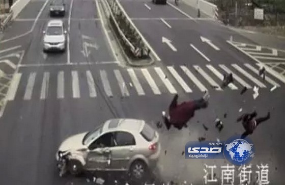 لحظة صادمة لوفاة زوجان تجاوزا الإشارة الحمراء