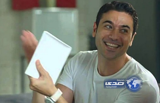 أحمد عز ينفي هروبه من منزله على خلفية قضيته مع زينة