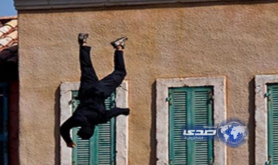 بالفيديو.. لحظة انتحار طالب من نافذة فصل دراسي