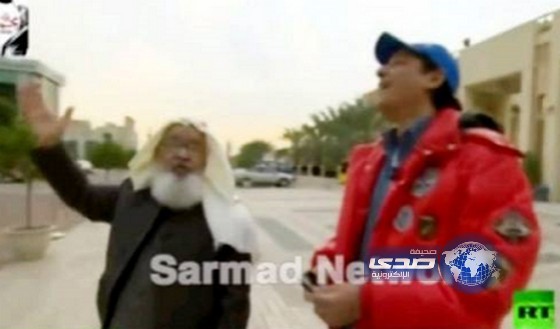 بالفيديو ..مسن كويتي حكيم “يجنن” مراسل روسيا اليوم