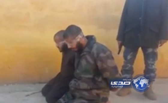 بالفيديو.. جبهة النصرة تعدم سعوديان من داعش
