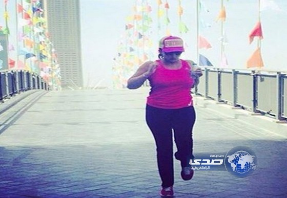 شذى حسون تقوم بالتمارين الرياضية في ساحة برج خليفة