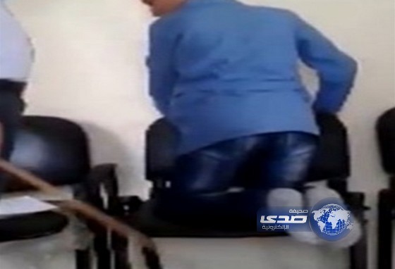 بالفيديو.. استاذ لبناني يضرب تلاميذه بوحشية