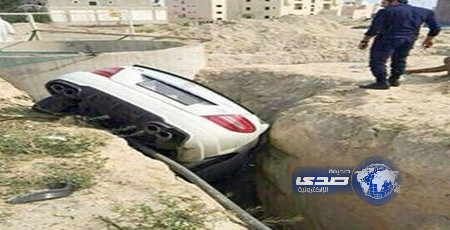 كويتية تسقط بسيارتها في حفرة بسبب &#8220;واتساب&#8221;
