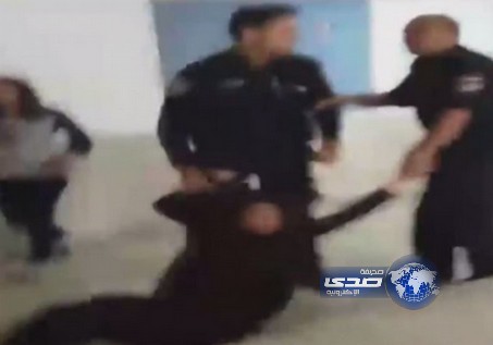 بالفيديو..شرطة إسرائيل تسحل معلمة فلسطينية أمام تلاميذها