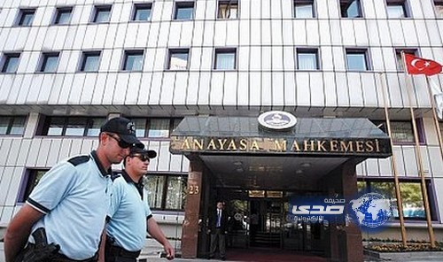 رجل يقتل أمه في قاعة محكمة في تركيا