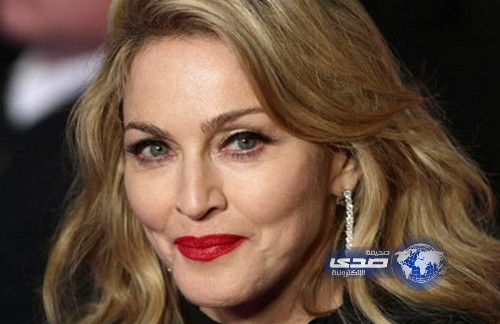 مادونا تنظف منزلها بلسانها .. صورة