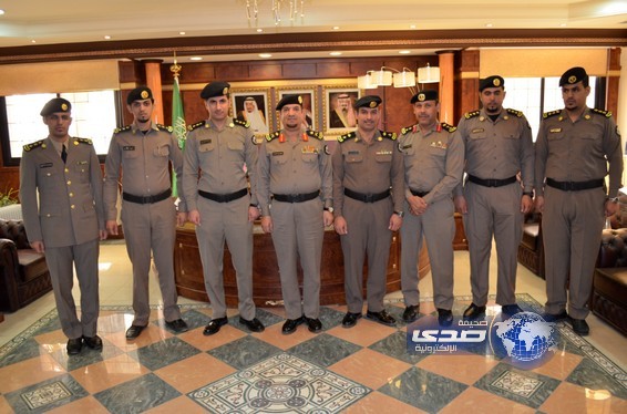 مدير شرطة منطقة تبوك يقلد 14 ضابطاً رتبهم الجديدة