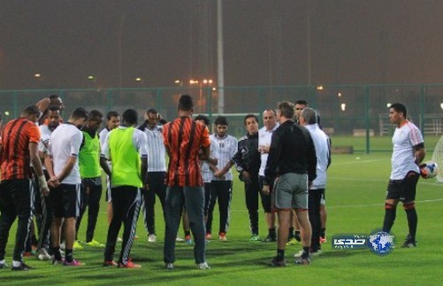 الشباب يصل الدوحة وتجمع دموي في ساق الأسطا