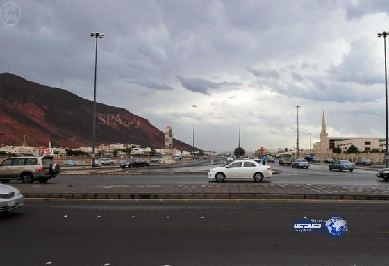 بالصور: هطول أمطار خفيفة على المدينة المنورة