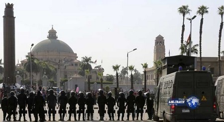 مقتل ضابط وإصابة 5 بانفجار أمام جامعة القاهرة