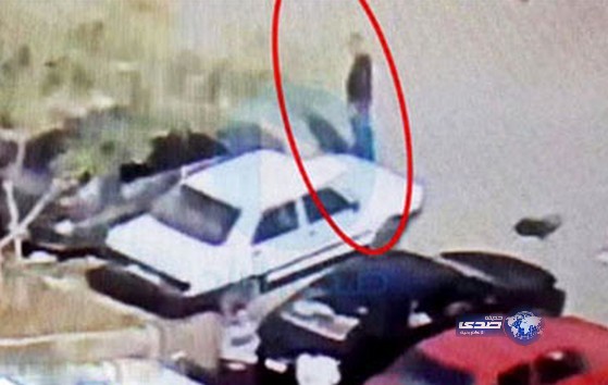 بالفيديو.. طالب مصري يقطع شرايينه داخل الجامعة بعد انفصاله العاطفي عن زميلته