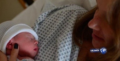 موظفة في «تويتر» توثق ولادتها مباشرة عبر تغريدات