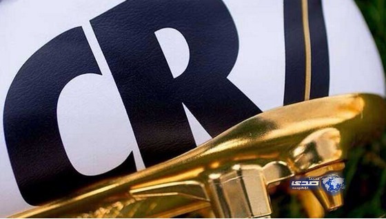 حذاء رونالدو المرصع بالذهب لمواجهة برشلونة