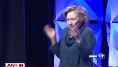 بالفيديو..قذف هيلاري كلينتون بحذاء في لاس فيغاس