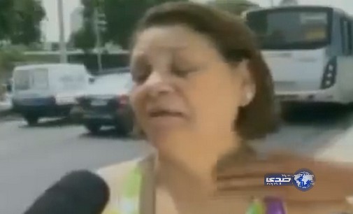 بالفيديو:إمرأة تتعرض للنشل مباشرة على الهواء