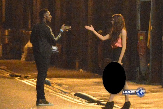 بالصور.. لاعبا “مان يونايتد” يرقصان في الشارع