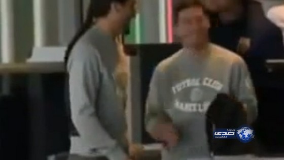 بالفيديو..تفتيش ميسي والسماح لباقي اللاعبين المرور في مطار مدريد